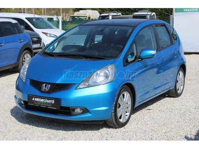 HONDA JAZZ 1.4 Executive Panorámatető. Tolatóradar. Digitklíma