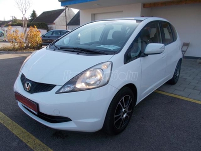 HONDA JAZZ 1.4 S Szervizkönyves. gyári kulcsok. megkímélt állapot!