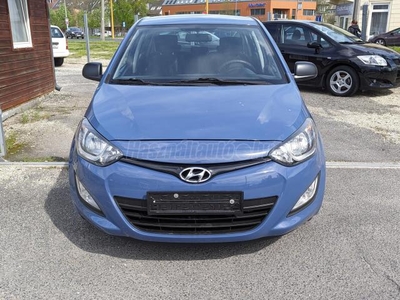 HYUNDAI I20 1.25 Life AC 1. tulaj. szervizkönyv