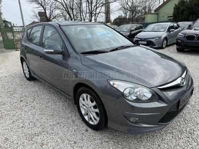 HYUNDAI I30 1.6 DOHC Premium NAVI/DIGIT KLÍMA/TEMPOMAT/RADAR