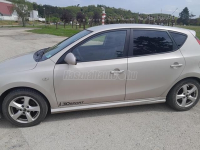 HYUNDAI I30 2.0 CRDi HP Premium Sport