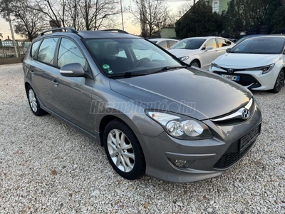 HYUNDAI I30 CW 1.6 CRDi HP Life DIGIT KLÍMA/RADAR/ÜLÉSFŰTÉS/FÉLBŐR/TEMPOMAT