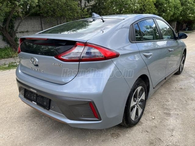 HYUNDAI IONIQ electric Executive (Automata) 1 TULAJ SZERVIZKÖNYV 100%-OS AKKU