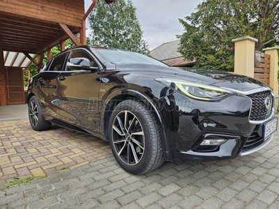 INFINITI Q30 2.2d Premium Tech Cafe Teak DCT