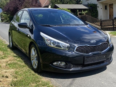 KIA CEE'D 1.4 CVVT EX TÖRÉSMENTES-SZERVIZKÖNYV