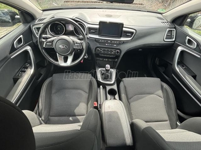 KIA CEE'D 1.4 CVVT Silver Szervízkönyves.Új modell