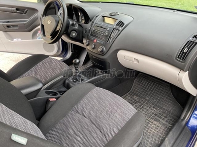 KIA CEE'D Pro1.4 EX