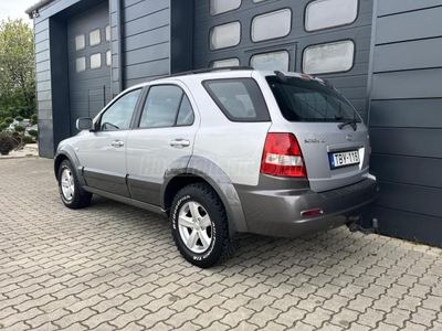 KIA SORENTO 2.5 CRDi EX Prémium SZERVIZELT / KLÍMA / VONÓHOROG / FRISS MŰSZAKI VIZSGA