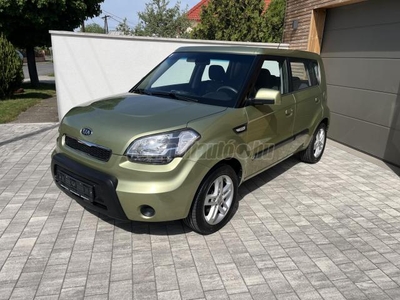 KIA SOUL 1.6 LX Motion. Szervizkönyv. téligumi!