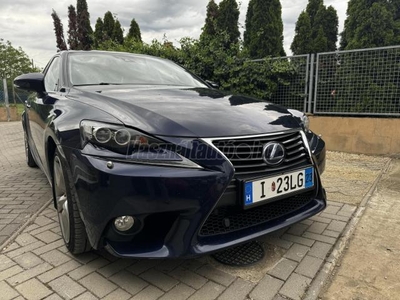 LEXUS IS 300h Luxury Safety CVT Mark Levinson. radaros tempomat