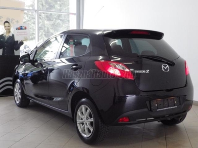 MAZDA 2 1.3i Tamura Szervizkönyves