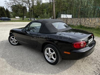 MAZDA MX-5 1.6i 16V Klíma. Black edition