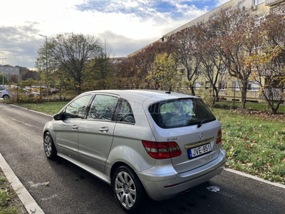 MERCEDES-BENZ B 200