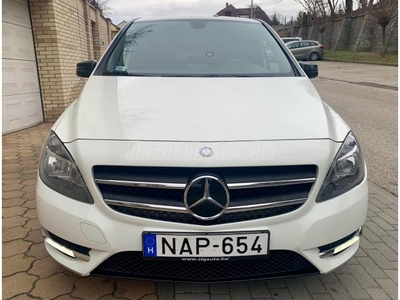 MERCEDES-BENZ B 200 CDI BlueEFFICIENCY (Automata) 17COL-FÉLBŐR-NAVI-LED