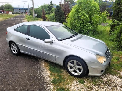 MERCEDES-BENZ C 180 Kompressor Sportcoupe Korához képest kitűnő állapotban van. Friss műszaki vizsga!