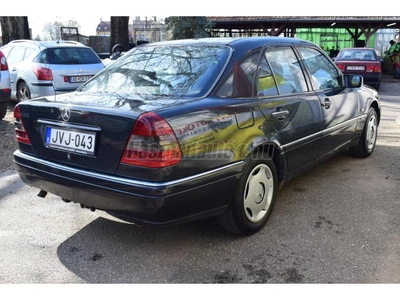 MERCEDES-BENZ C 220 D Elegance mélyláda.erősítő/szövetszőnyeg