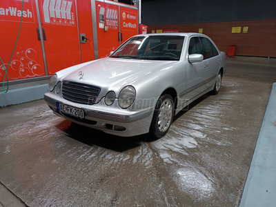 MERCEDES-BENZ E-OSZTÁLY E 200 Kompressor Elegance