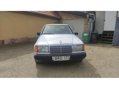 MERCEDES-BENZ W 124 200D