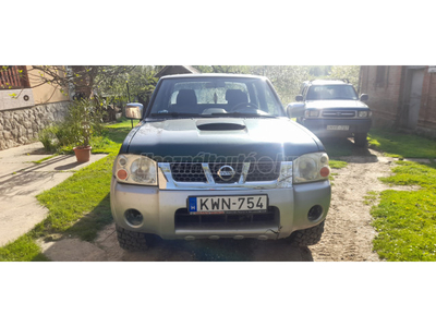 NISSAN NAVARA