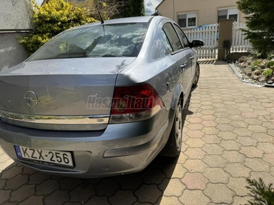 OPEL ASTRA H Sedan 1.6 Enjoy