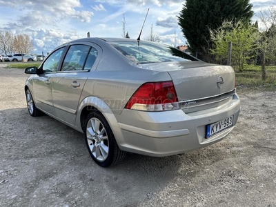 OPEL ASTRA H Sedan 1.8 Cosmo