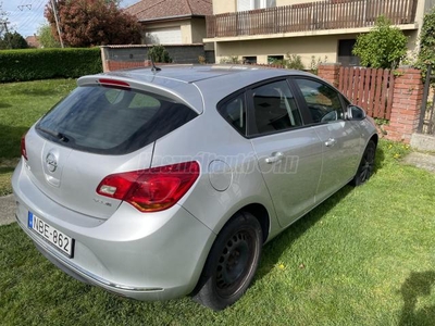 OPEL ASTRA J 1.4 Cosmo