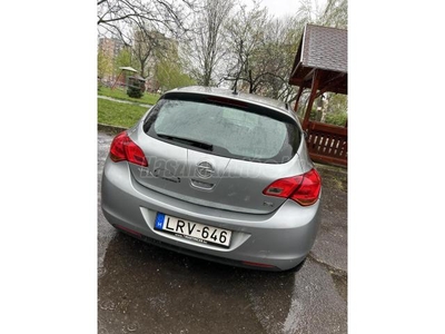 OPEL ASTRA J 1.4 Essentia