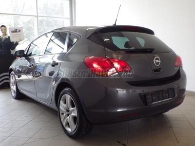 OPEL ASTRA J 1.4 Selection Klíma! 103.000km! Tempomat