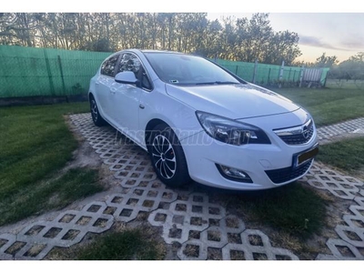 OPEL ASTRA J 1.4 T Selection