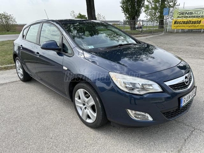 OPEL ASTRA J 1.4 T Sport SZERVIZKÖNYV