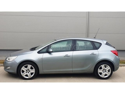 OPEL ASTRA J 1.6 Active Digit klima.Navi