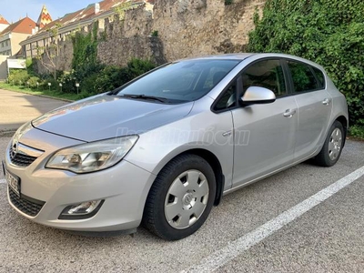 OPEL ASTRA J 1.6 Cosmo