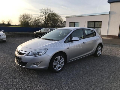 OPEL ASTRA J 1.6 Enjoy ++VégigSzervizelt++110eKM++Tempomat++FrissMűszaki++Radar