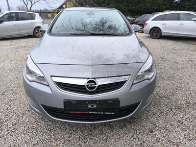 OPEL ASTRA J 1.6 Essentia