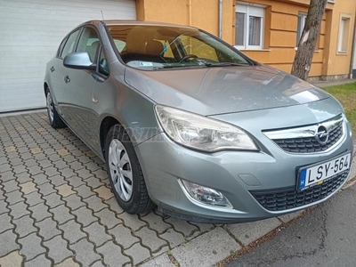 OPEL ASTRA J 1.6 T Cosmo