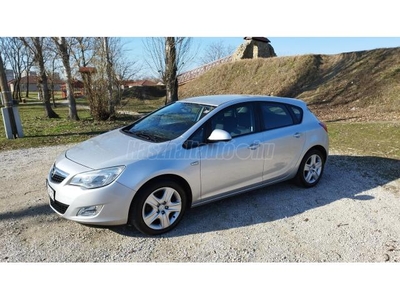 OPEL ASTRA J 1.7 CDTI Cosmo Végig Vezetett Szervízkönyv !!! Tempomat