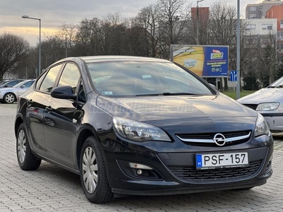 OPEL ASTRA J Sedan 1.6 Enjoy EURO6 Mo.-i. 1. tulajdonos. végig vezetett szervizkönyv!