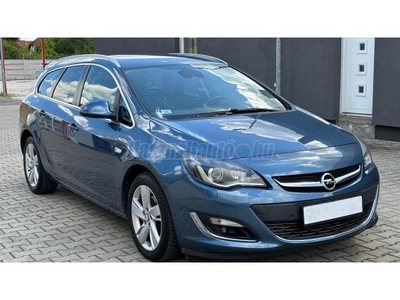 OPEL ASTRA J Sports Tourer 1.6 CDTI Start-Stop Cosmo SÉRÜLÉSMENTES.NAVI.XENON.HOLTTÉR-FIGYELŐ