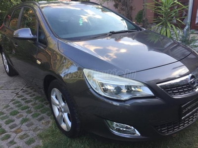 OPEL ASTRA J Sports Tourer 1.6 Selection Alufelni .Tempomat!