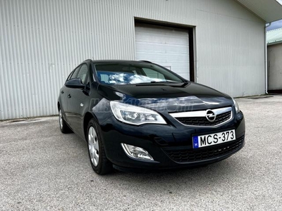 OPEL ASTRA J Sports Tourer 1.6 Sport