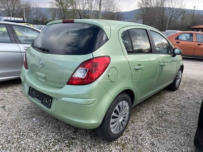 OPEL CORSA D 1.4 Color Edition KERÉKPÁRTARTÓ