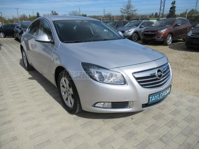 OPEL INSIGNIA 1.8 Cosmo / 113 EZER KM / SZERVIZKÖNYV / ALU / BI-XENON / NAVI /GYÁRI VONÓHOROG/