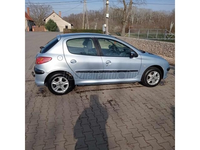 PEUGEOT 206 1.4 Trendy Plus