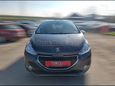 PEUGEOT 208 1.2 PureTech Style kitűnő állapotabn . 3 ÉV garanciával . ingyenes szervízekkel