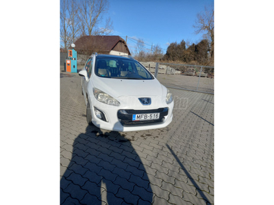 PEUGEOT 308 1.6 HDi Confort Pack