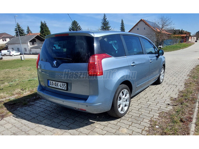 PEUGEOT 5008 1.6 HDi Confort