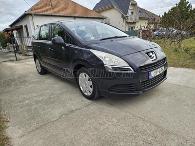 PEUGEOT 5008 1.6 HDi Confort