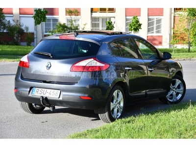 RENAULT MEGANE 1.6 Dynamique MOTOROS NAPFÉNYTETŐ - NAVI - D. KLÍMA - KEYLESS