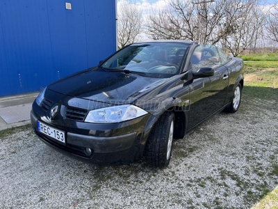 RENAULT MEGANE CC 2.0 Dynamique Friss vezérlés csere. két kulcs. üvegtető. kulcs nélküli indítás. nyitás