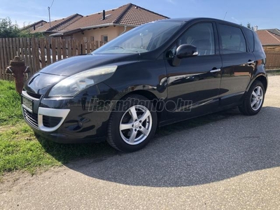 RENAULT SCENIC Scénic 1.5 dCi TomTom Vezetett szervizkönyv garantált km futás! Barna bőr belső!